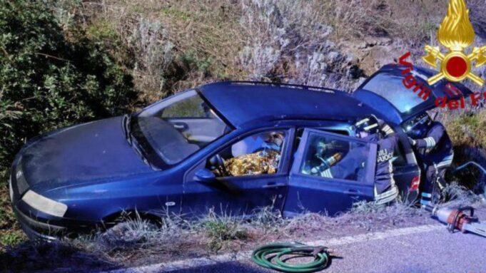 Brutto incidente a Castelsardo, auto fuori strada: ferito il conducente