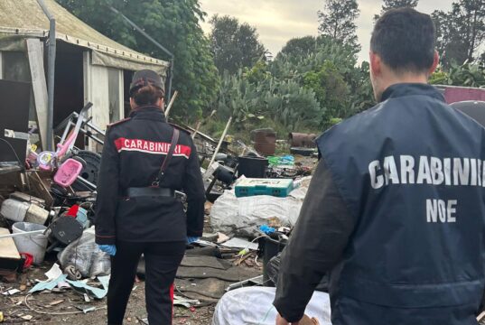 Decimomannu, discarica abusiva e rifiuti bruciati: 2 denunce e 2 arresti