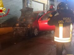 Auto in fiamme a Bono, intervento dei Vigili del fuoco
