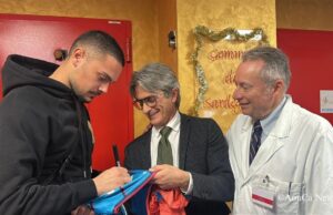 Caprile, donate 100 magliette al Policlinico: “Grazie per la nascita di Edo” | Video