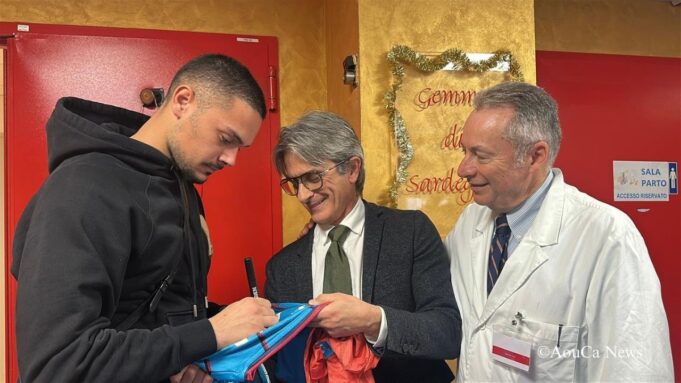 Caprile, donate 100 magliette al Policlinico: “Grazie per la nascita di Edo” | Video