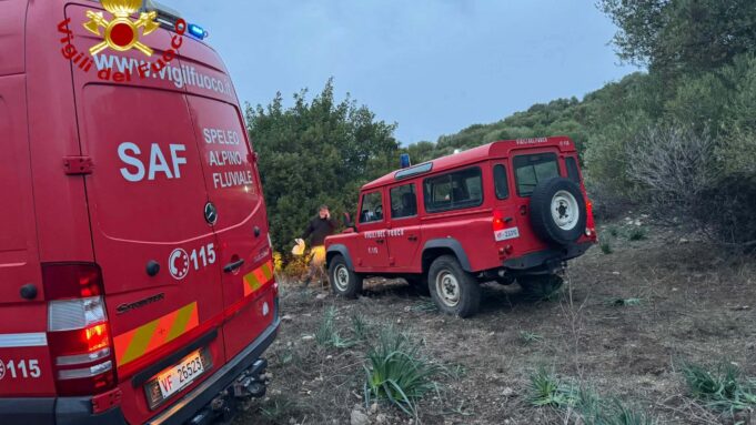 Oliena, cade mentre cerca funghi: donna soccorsa con l’elicottero