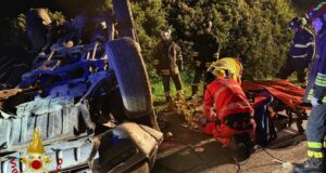 Arzachena, auto si ribalta lungo la carreggiata: conducente elitrasportato