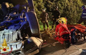 Arzachena, auto si ribalta lungo la carreggiata: conducente elitrasportato