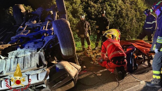 Arzachena, auto si ribalta lungo la carreggiata: conducente elitrasportato