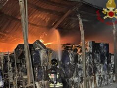 Paura a Macchiareddu, grosso incendio in azienda di rifiuti metallici ed elettronici