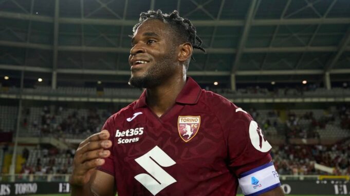 Cagliari, tentativo per Duvan Zapata del Torino: ostacolo ingaggio alto