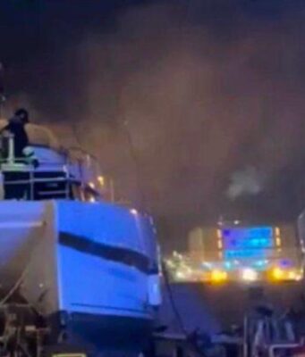 Incendio a Olbia, fiamme all’interno di un catamarano: nessun ferito