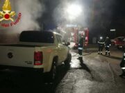 Paura a Nuoro, auto in fiamme nella notte