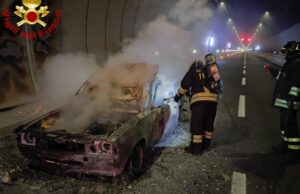 Panico a Budoni, auto in fiamme nella galleria “S’Iscala”: traffico bloccato