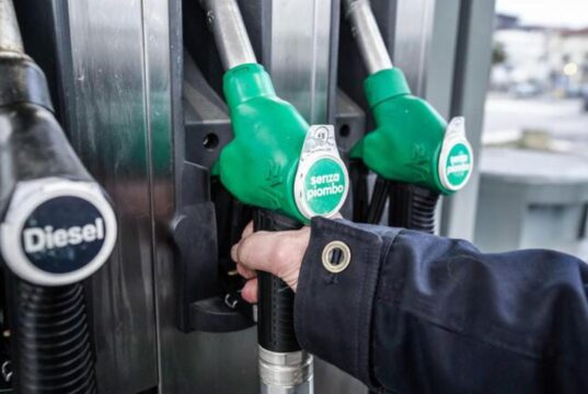 Costo carburante Sardegna, il diesel supera la benzina: è tra i prezzi più alti d’Italia