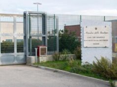 Tensione al carcere di Bancali, detenuto distrugge la cella e aggredisce gli agenti