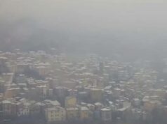 Neve e gelo sulla Sardegna, tetti imbiancati nel centro dell’Isola