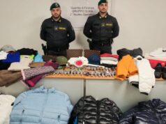 Olbia, sequestrati oltre 1000 capi d’abbigliamento con marchi contraffatti
