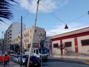 Cagliari, palo della luce a rischio caduta: viale Bonaria chiuso al traffico
