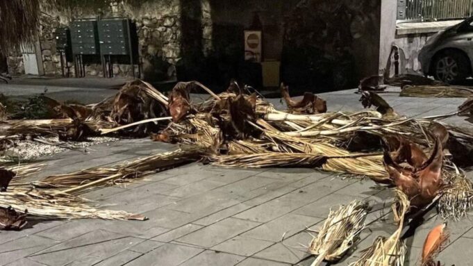 Grossi disagi nell’oristanese, alberi e pali della luce sradicati dal forte vento