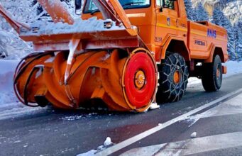 Neve e gelo sulle strade della Sardegna, mezzi Anas in azione | Video