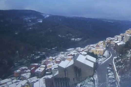 Sardegna vestita di bianco, neve e paesaggi incantati richiamano i visitatori