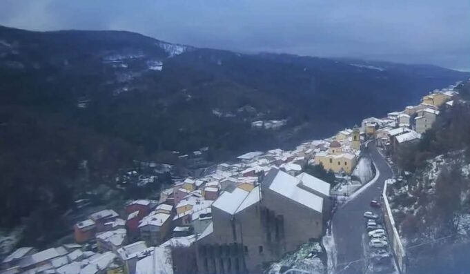 Sardegna vestita di bianco, neve e paesaggi incantati richiamano i visitatori