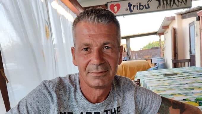 Carbonia, uomo trovato morto al parco: si indaga per omicidio