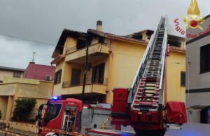Incendio a Villacidro, palazzina evacuata