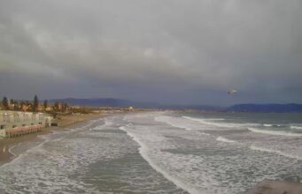 Il ciclone “Harry” giunge a Cagliari: aumenta il livello del mare al Poetto