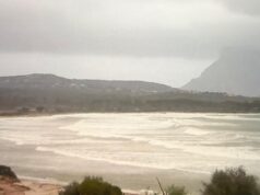 Il ciclone “Harry” sulle coste dell’Isola: le immagini dai mari della Sardegna | Fotogallery