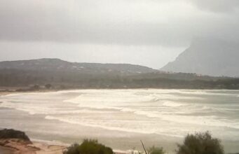 Il ciclone “Harry” sulle coste dell’Isola: le immagini dai mari della Sardegna | Fotogallery