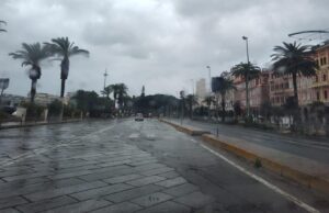 Cagliari svuotata dall’allerta meteo, centro deserto e atmosfera da lockdown