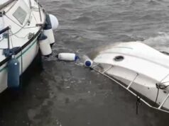 Sant’Antioco, barca si ribalta nel porto | Video