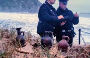 Domus de Maria, la mareggiata fa riemergere due tombe di epoca fenicia