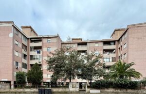 Cagliari, disagi nei condomini di via Chiabrera: “Viviamo nel forte degrado”