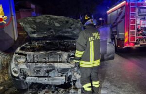 Notte di incendi nel Nuorese: tre veicoli distrutti