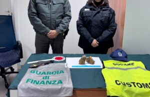 Fossile nascosto nel bagaglio, scatta il sequestro all’aeroporto di Alghero