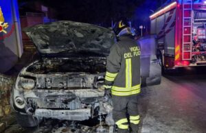 Notte di fuoco a Bosa, Aritzo e Jerzu: incendiate tre automobili
