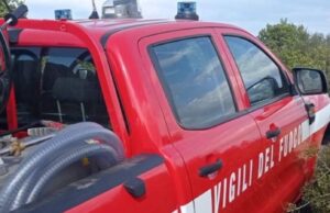 Narbolia, cane incastrato nelle rocce in una battuta di caccia: salvato dai Vigili del fuoco