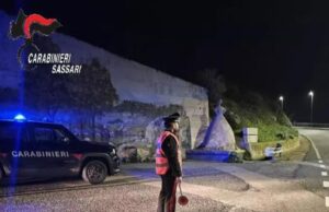 Sassari, trovato con cocaina, un fucile e un coltello in auto: scatta la denuncia