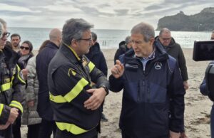 Danni causati dal ciclone Harry, il Ministro Musumeci in visita al Poetto