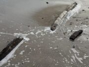 Cagliari, dalle mareggiate riaffiora un antico vascello al Poetto