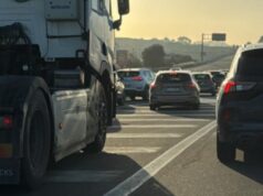 Cagliari, grossa buca e carreggiata ristretta sulla 195 Racc: traffico in tilt