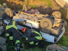 Elini, auto vola fuori strada e si ribalta: giovane in codice rosso