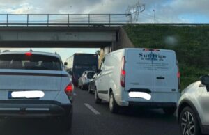 Sestu, auto si ribalta lungo la 131: traffico in tilt, 5 persone ferite e uno grave