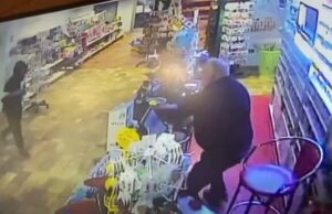 Alghero, rapina sventata con… una stecca di sigarette | Video