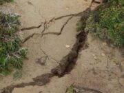 Cabras, rischio crollo di un costone nella spiaggia di San Giovanni di Sinis
