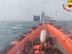 Porto Torres, paura in mare per un traghetto in difficoltà | Video