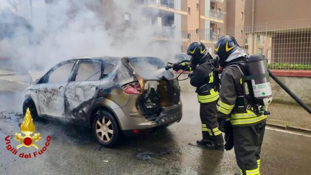 incendio-auto-sassari
