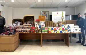 Sassari, maxi sequestro di merce contraffatta: ci sono giocattoli e sigarette elettroniche