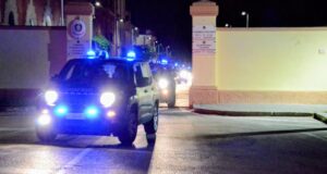 Cagliari, sorpreso a rovistare in un’auto: arrestato un 46enne