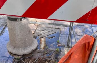 Cagliari, perdita d’acqua in piazza Falcone-Borsellino: “Così da giorni” | Video