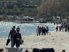 Cagliari, primo accenno di primavera: il Poetto ritorna a popolarsi